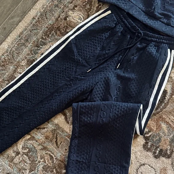 Black Sleeveless Top and Pants Set - Picture 3 of 3